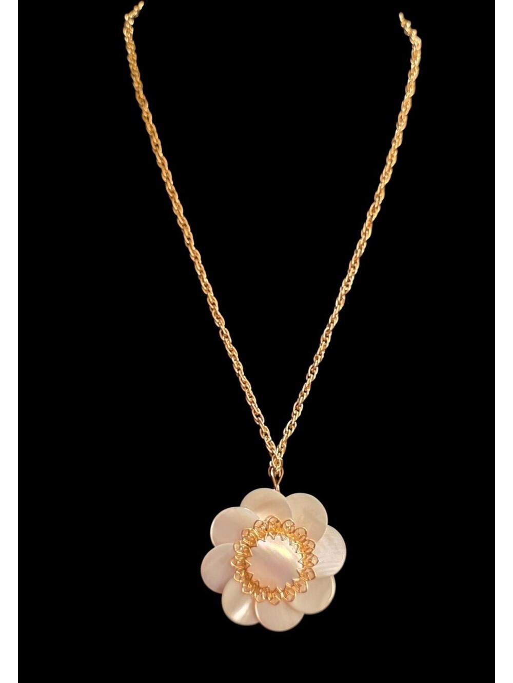 Vintage Mother of Pearl Shell Flower Pendant Gold Tone Rope Chain Necklace 24"